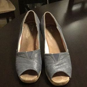 Tom's Chambray wedges